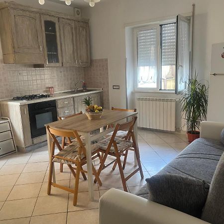Airport Apartment Alloggio Turistico T&C Fiumicino Buitenkant foto