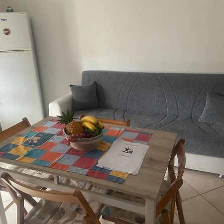 Airport Apartment Alloggio Turistico T&C Fiumicino Buitenkant foto