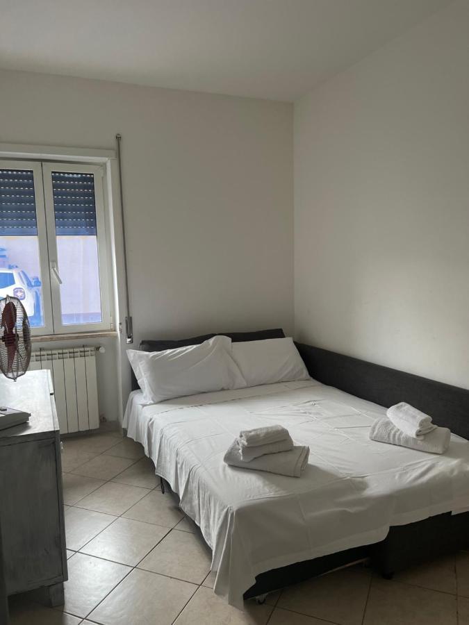 Airport Apartment Alloggio Turistico T&C Fiumicino Buitenkant foto